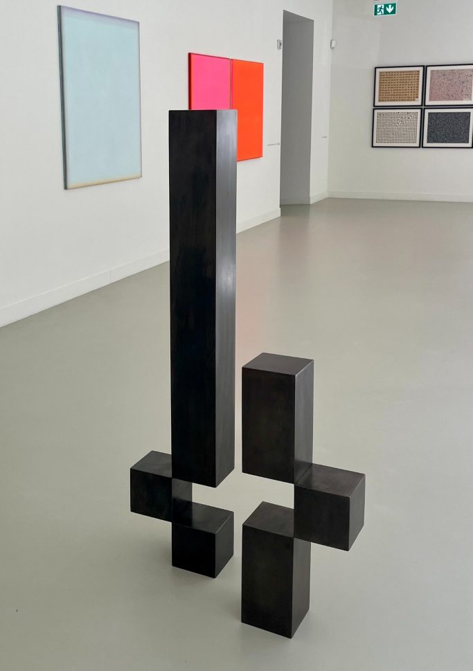 Installation von Stephan Siebers bei der Ausstellung "Form Colour Space" im Museum EICAS in Deventer, Niederlande 2026