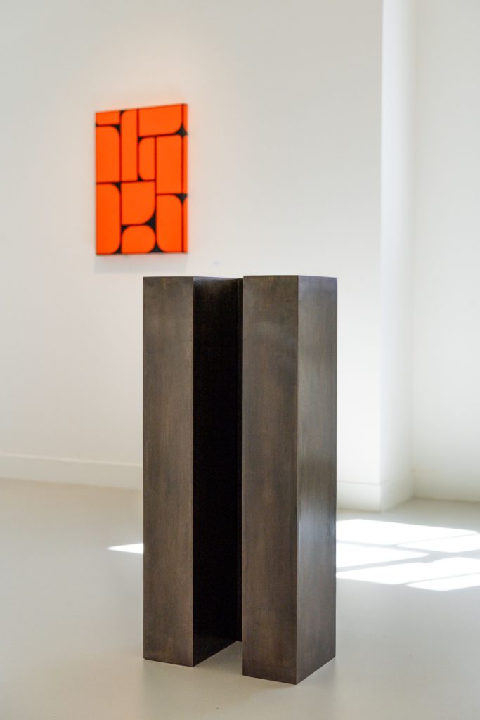 Installation von Stephan Siebers bei der Ausstellung "Form Colour Space" im Museum EICAS in Deventer, Niederlande 2026