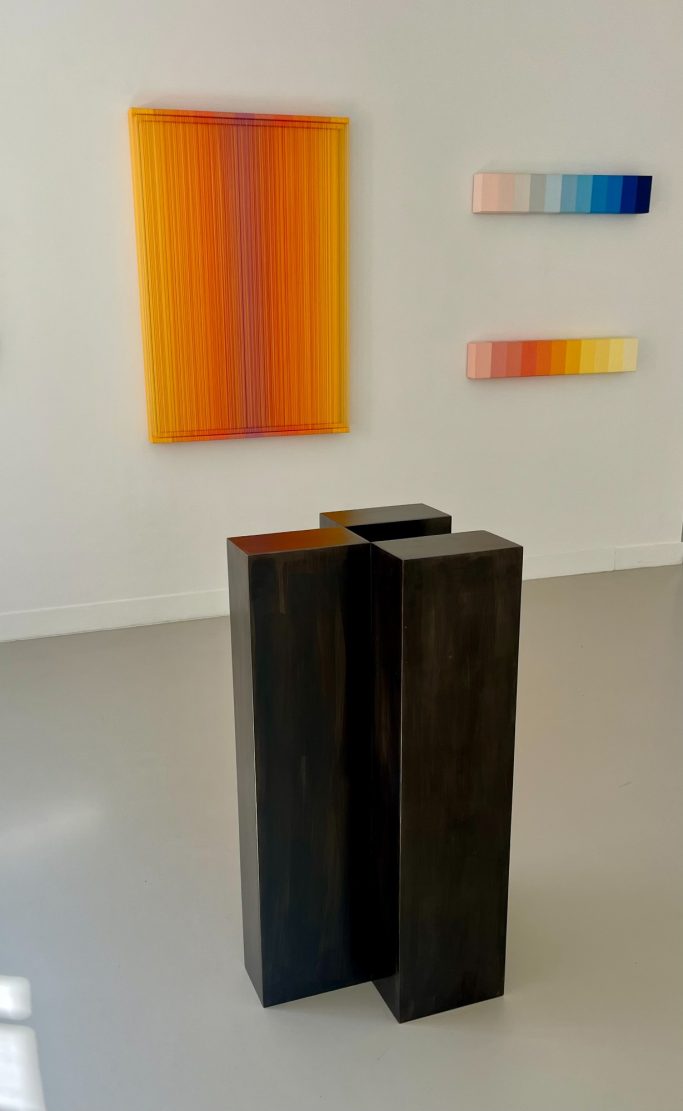 Installation von Stephan Siebers bei der Ausstellung "Form Colour Space" im Museum EICAS in Deventer, Niederlande 2026