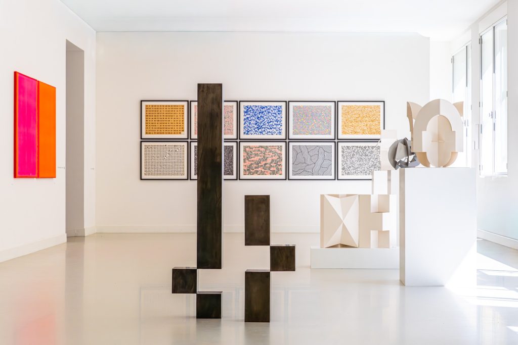 Installation von Stephan Siebers bei der Ausstellung "Form Colour Space" im Museum EICAS in Deventer, Niederlande 2026
