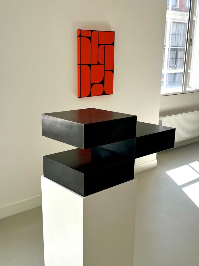 Installation von Stephan Siebers bei der Ausstellung "Form Colour Space" im Museum EICAS in Deventer, Niederlande 2026