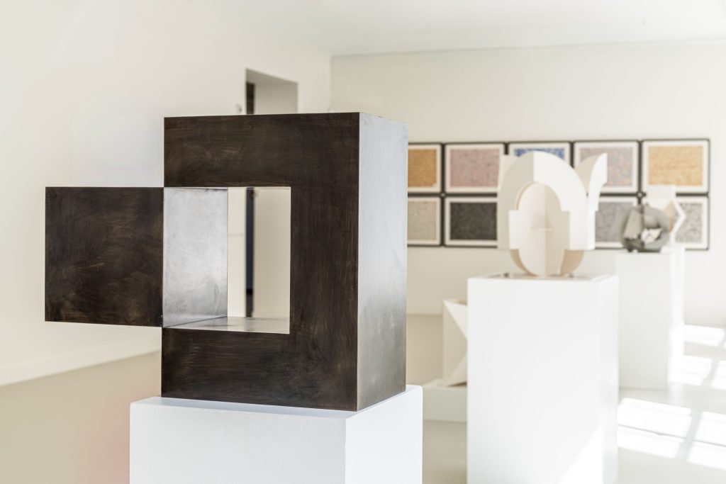 Installation von Stephan Siebers bei der Ausstellung "Form Colour Space" im Museum EICAS in Deventer, Niederlande 2026
